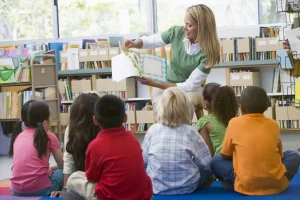 niños latinos, familia migrante estudiando en alemania